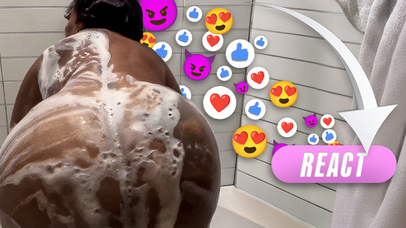 Scène de douche sexy.
