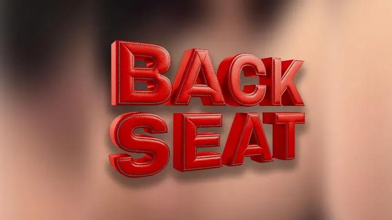 Baise-moi sur le siège arrière de la voiture <3.