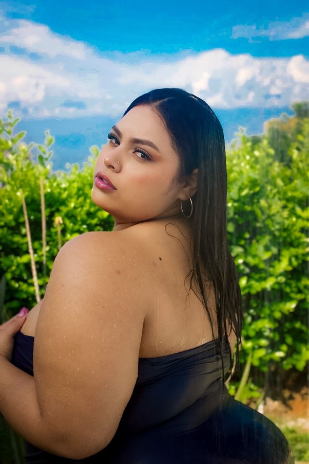 Maya_curvy