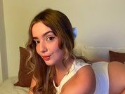 Zoe_Mills