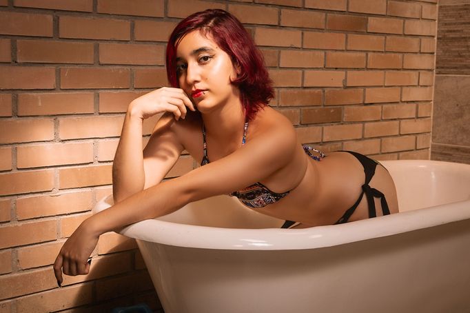 Velvet_Rousse
