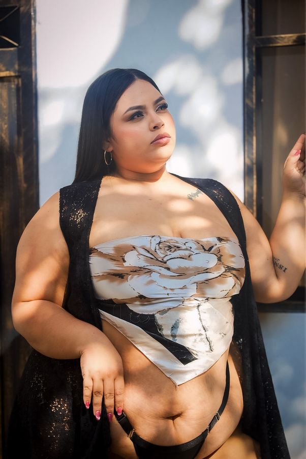 Maya_curvy