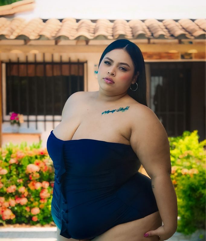 Maya_curvy