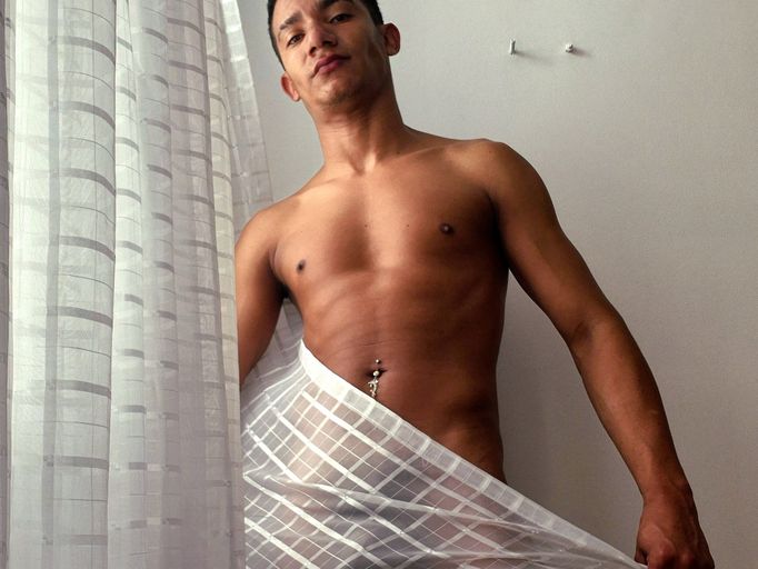 Leo_Hot_049