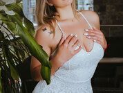 AnnieLeonii