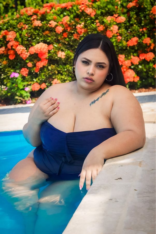 Maya_curvy