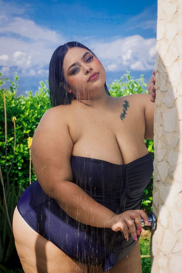 Maya_curvy