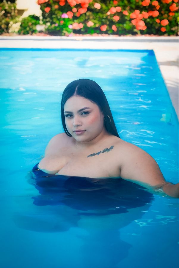 Maya_curvy