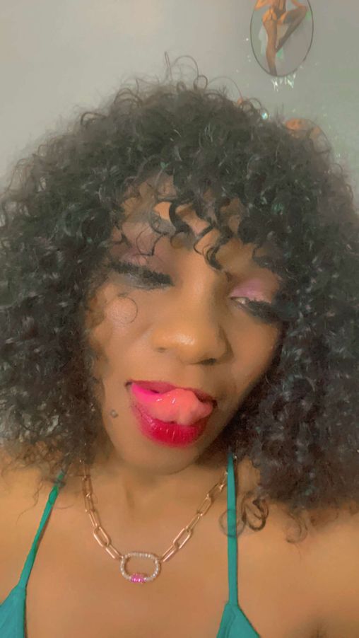 Freaky_ebonyQUEEN