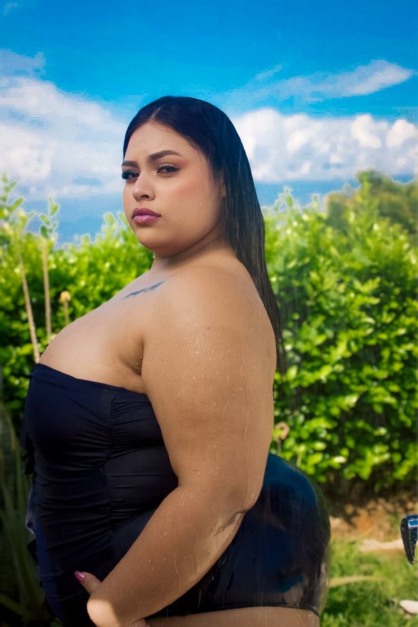 Maya_curvy