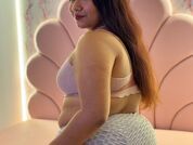 Sharon_Curvy
