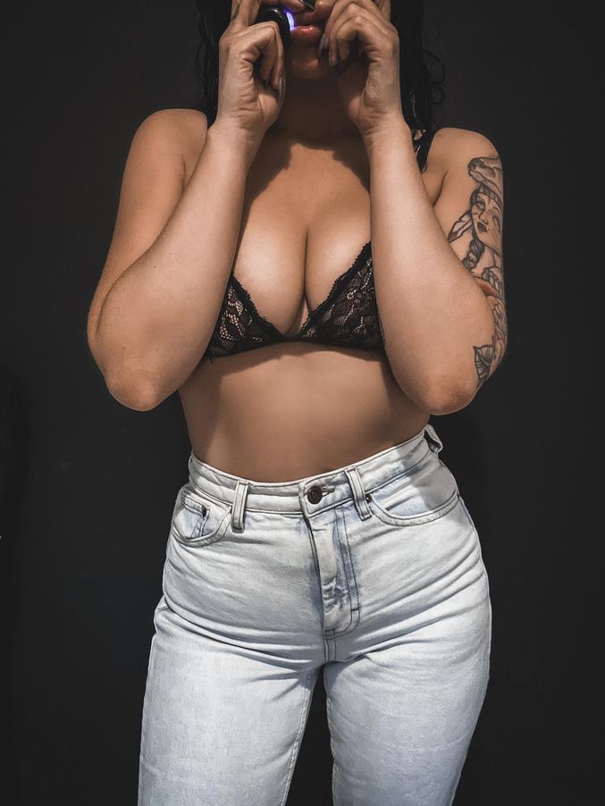 VelvetVonBlack_UK