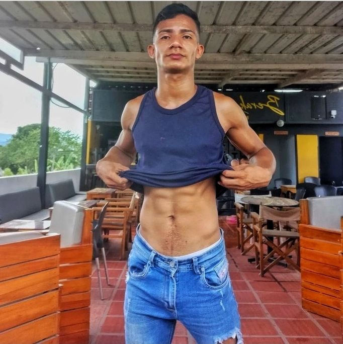 Leo_Hot_049