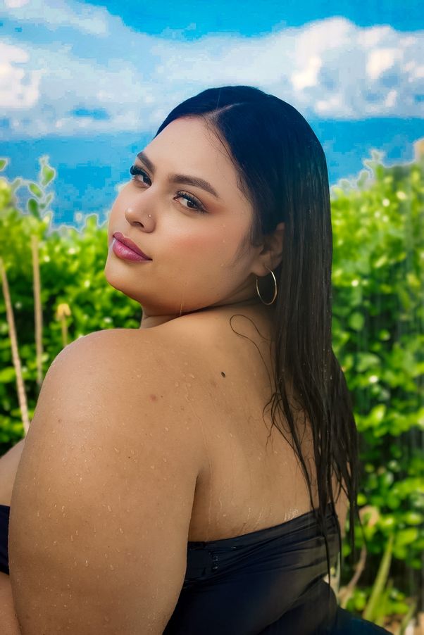 Maya_curvy