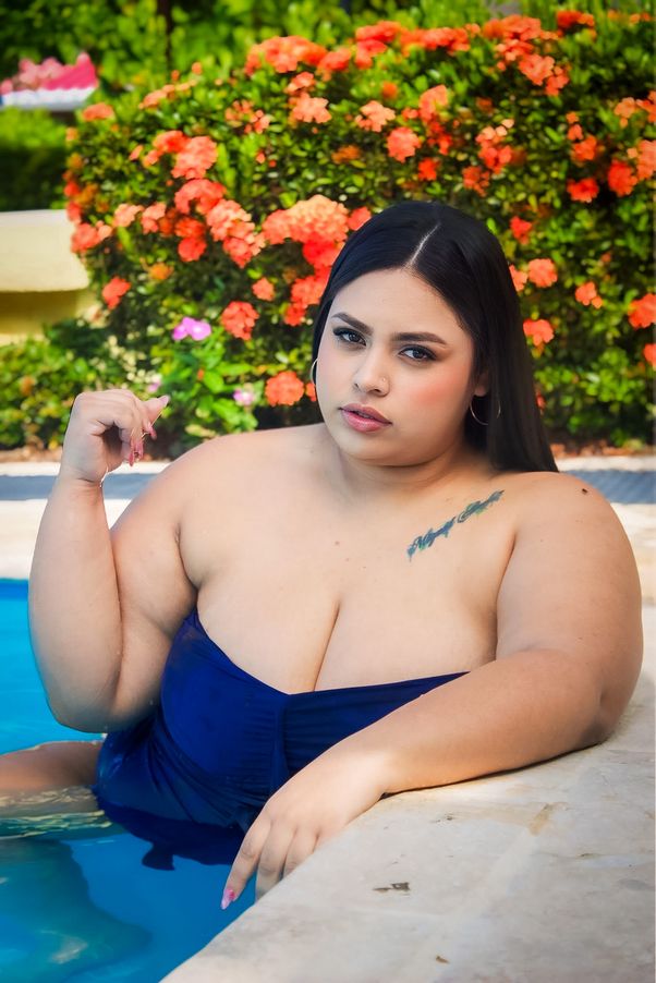 Maya_curvy