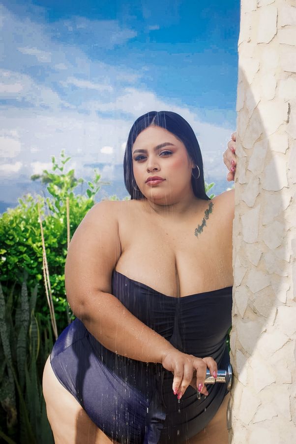 Maya_curvy