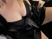 Barefootblondiexx