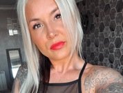Curvy_Inked_Blondie