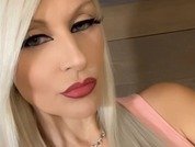 Sexy_Blonde_QUEEN