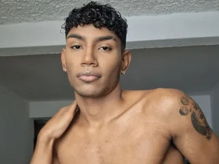 Noah_hot