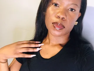 PRETTYBOOTYXXX