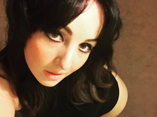 The_Curvy_Raven profile