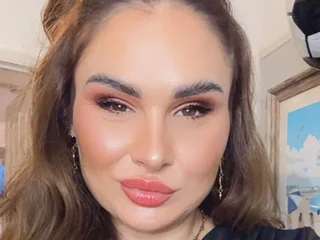 AdelaHotWhite profile