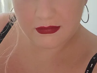 Curvyy_Lola profile