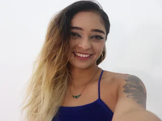 Laura_Bloom