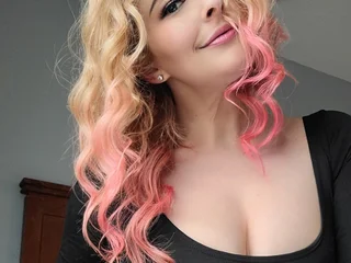 NadiaLayne profile