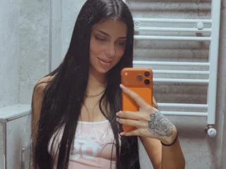 SweetMayaBrunetteX