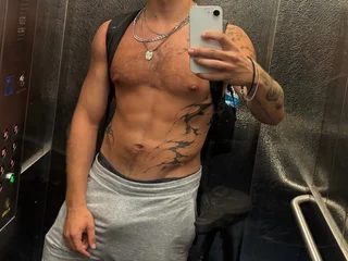 YourGFLovesMe profile