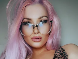 xStormiValentinex profile