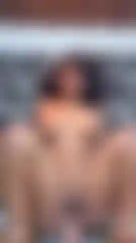 Monte le gode devant.