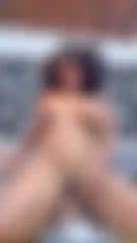 Je chevauche un gode avant.