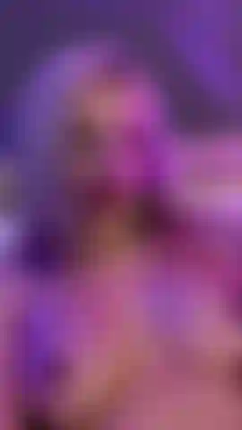 J'huile mes seins chauds.