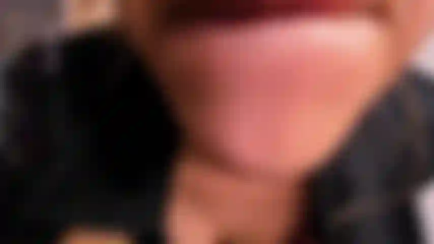 Je prépare ton cul à être baisé avec beaucoup de salive.