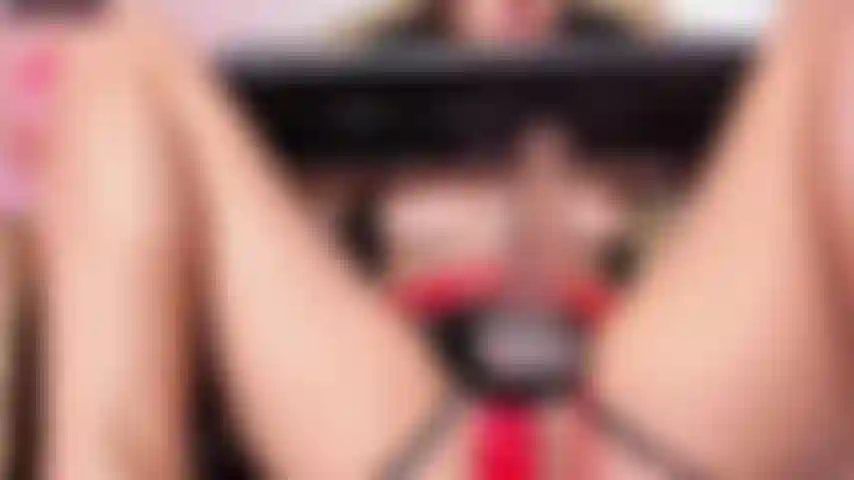 Viens t'asseoir petite salope.