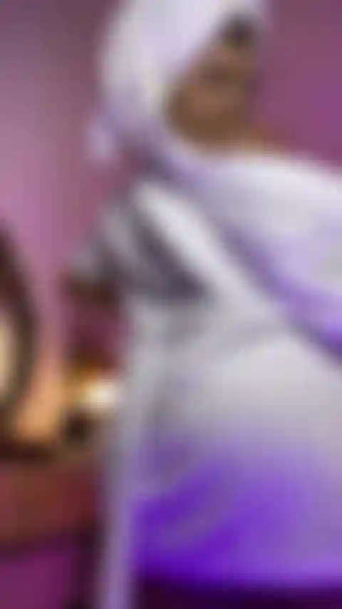 Ça fait mal quand je mets mon jouet dans mon cul.