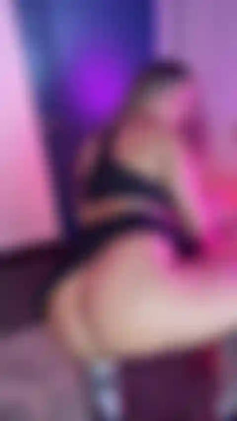 Woohoo ! Je suis tellement sexy en jouant avec mon cul.