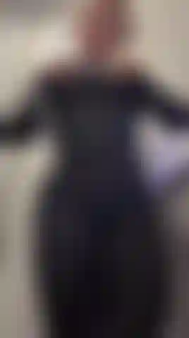 I'm on a plane and I had to use the bathroom to masturbate a little.