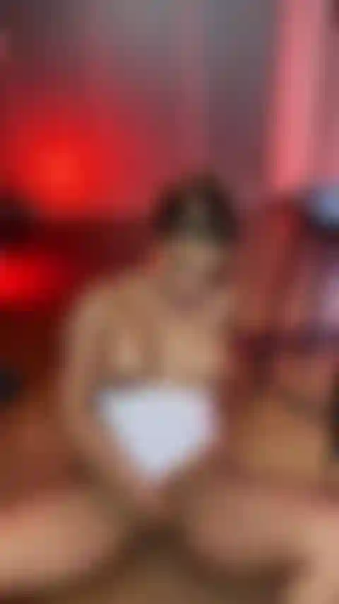 De l'huile pour me baiser fort la chatte.