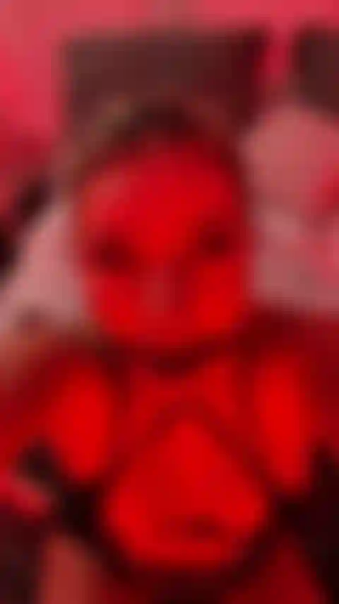 Mon vagin s'élargit et mouille sous vos ordres.