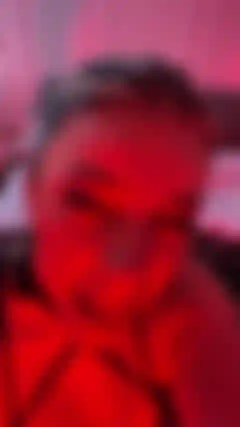 Puis-je toucher mes fesses mon seigneur ?