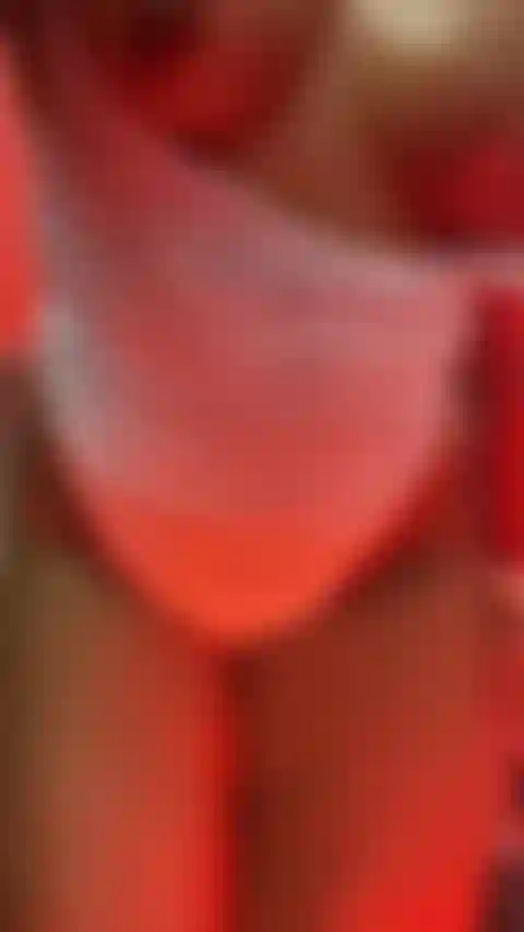 Massage à l'huile sur mes fesses.