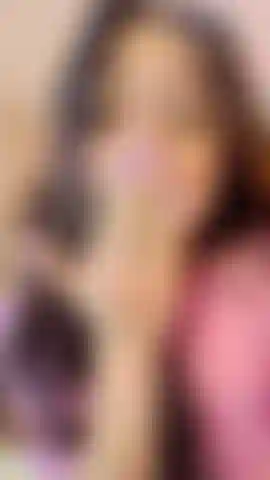 Tu veux jouer avec moi ? Je suis très coquine.