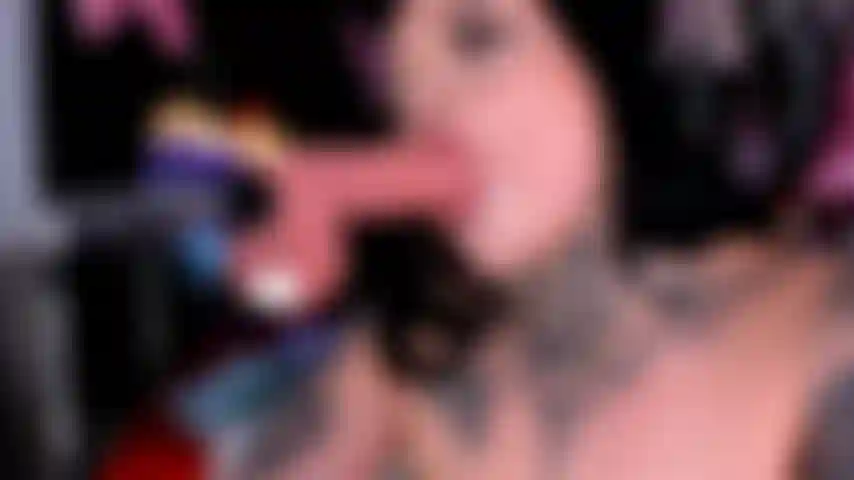 Teste ma gorge avec cette vidéo, je sais que tu vas tomber amoureux de la profondeur et de l'humidité de celle-ci....