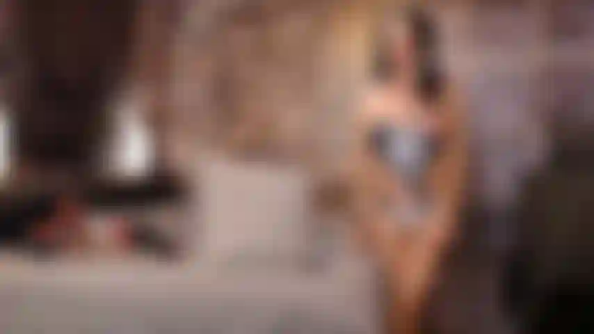 Je modélise pour vous mes plus beaux maillots de bain.