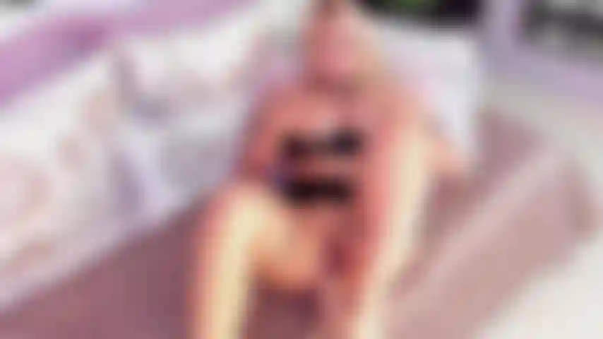 Je gicle et je jouis avec ma putain de machine.