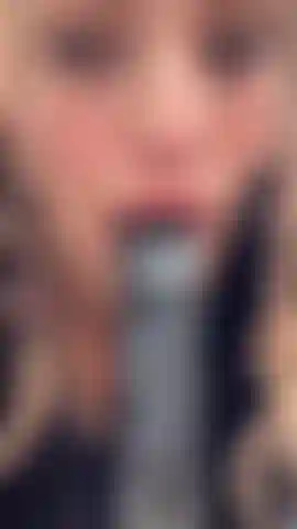 J'adore te taquiner avec mon joli et coquin visage